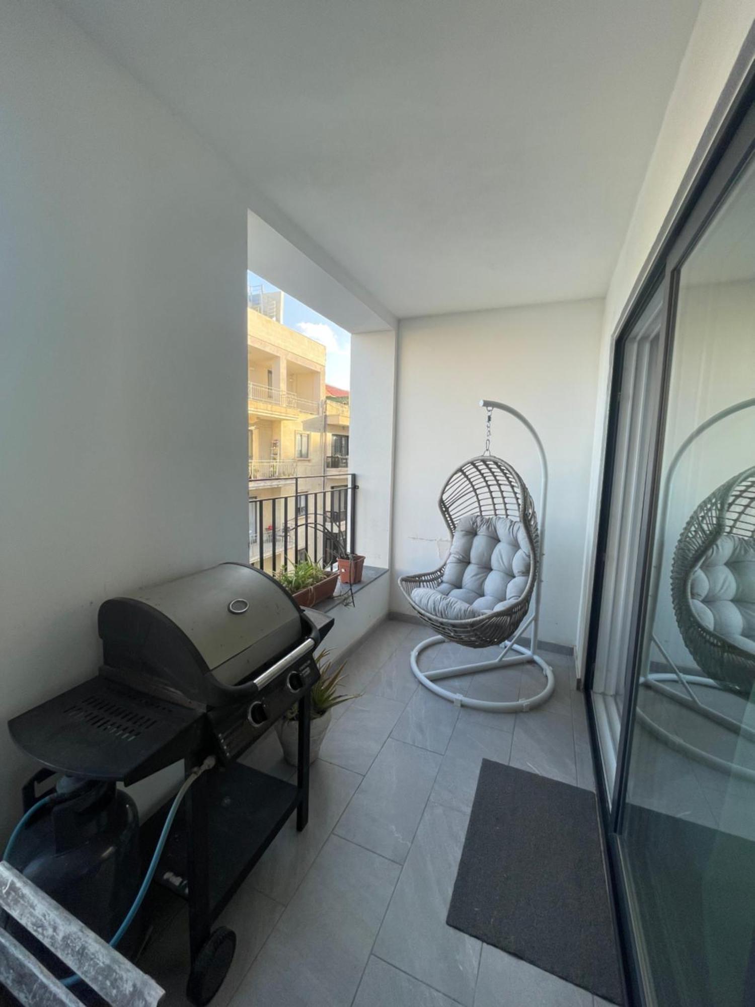 Spacious Seaview Sliema Apt, Steps From Valletta Ferry Exterior photo