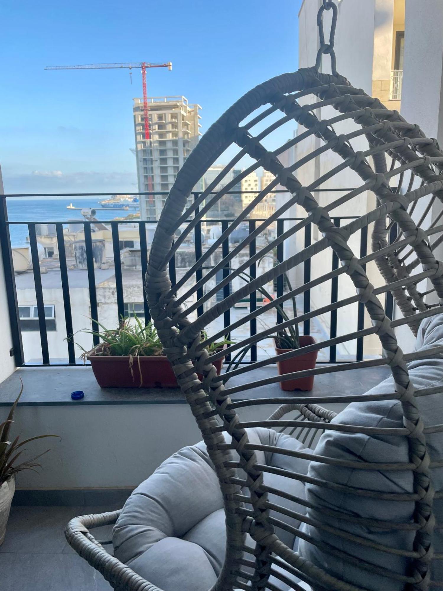 Spacious Seaview Sliema Apt, Steps From Valletta Ferry Exterior photo