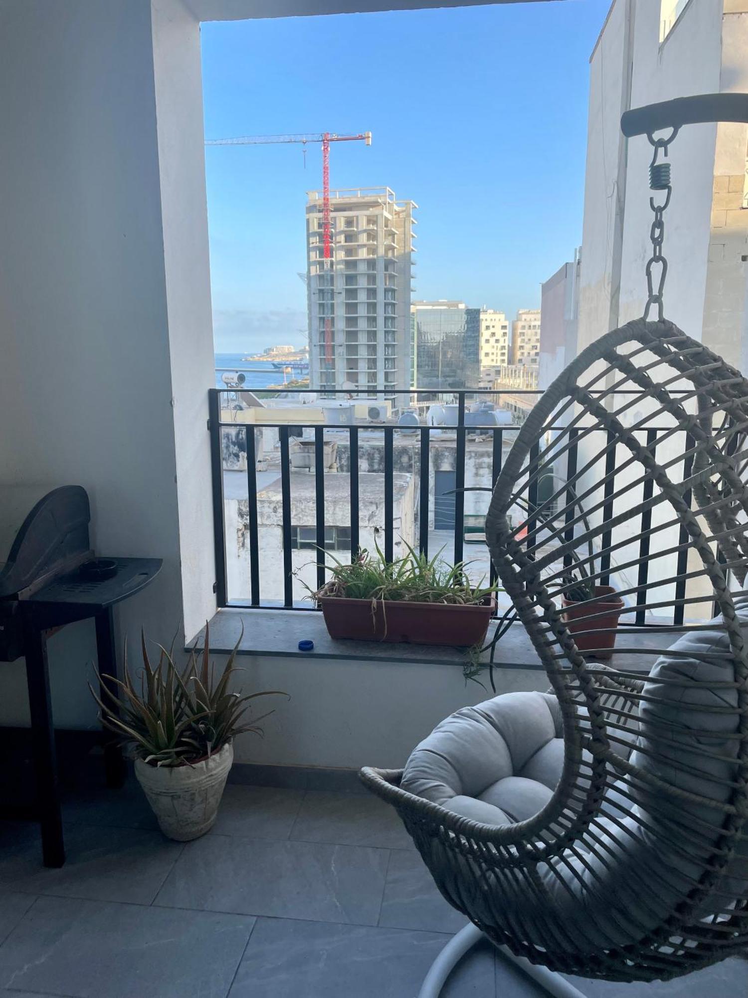 Spacious Seaview Sliema Apt, Steps From Valletta Ferry Exterior photo