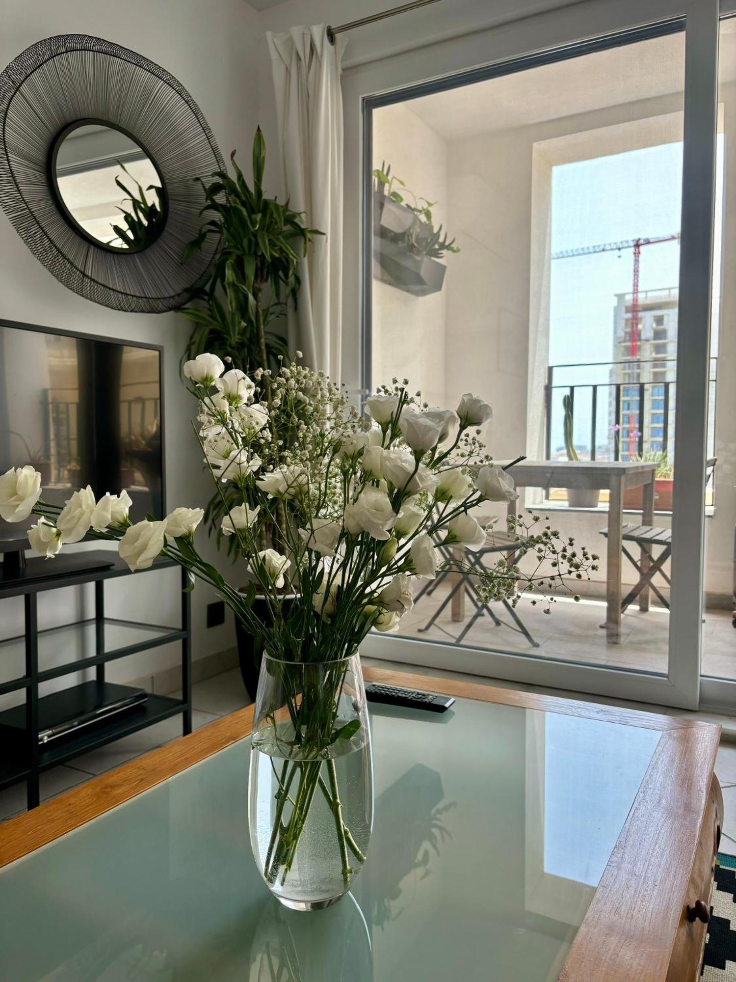 Spacious Seaview Sliema Apt, Steps From Valletta Ferry Exterior photo
